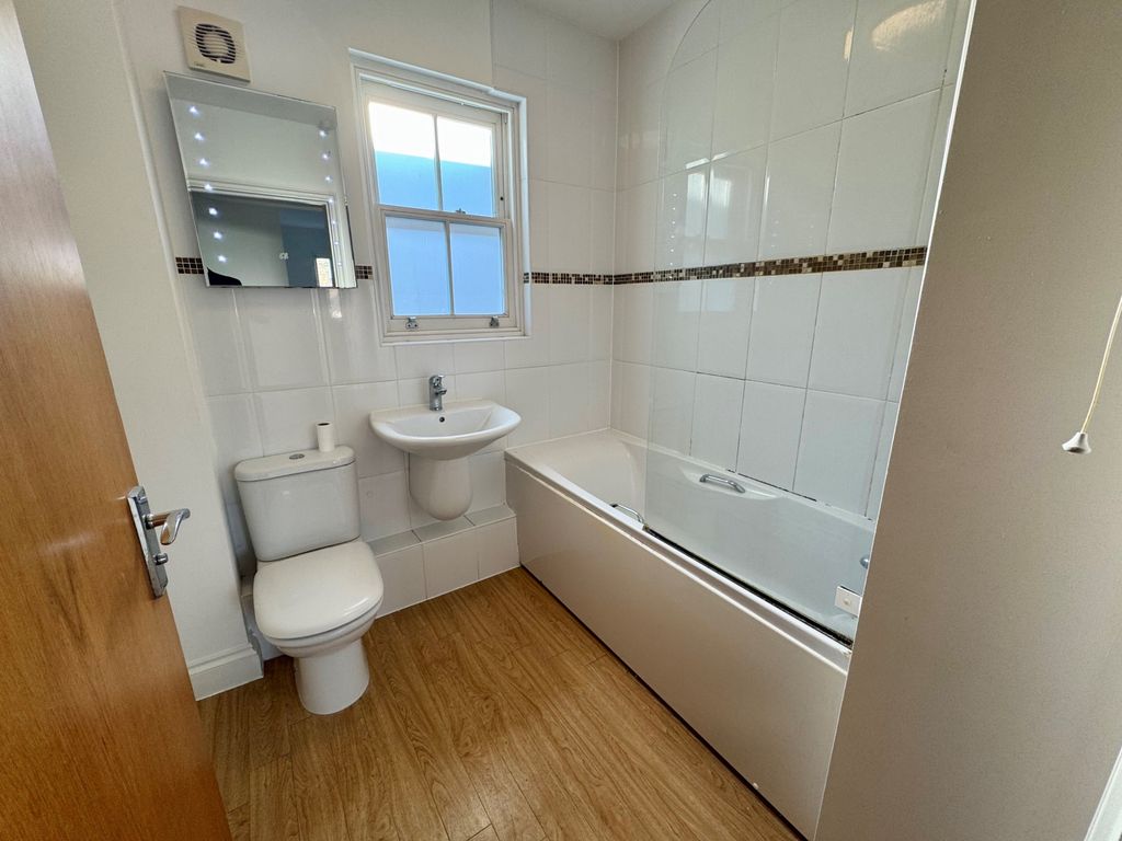 Property photo 3 of 8 Gallery