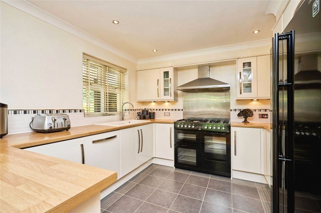 Property photo 2 of 19 Picture No. 99