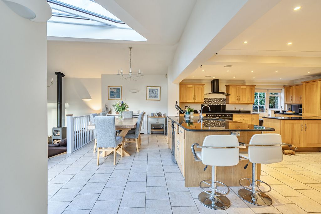 Property photo 2 of 21 Kitchen