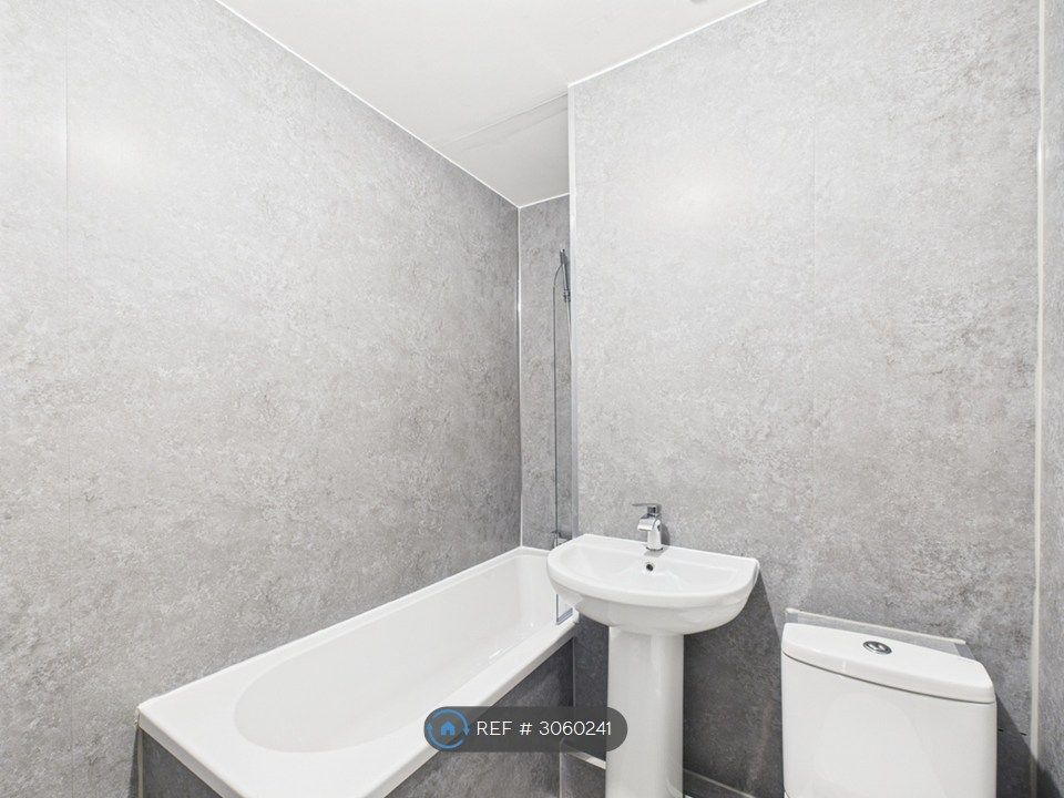 Property photo 2 of 22 Bathroom
