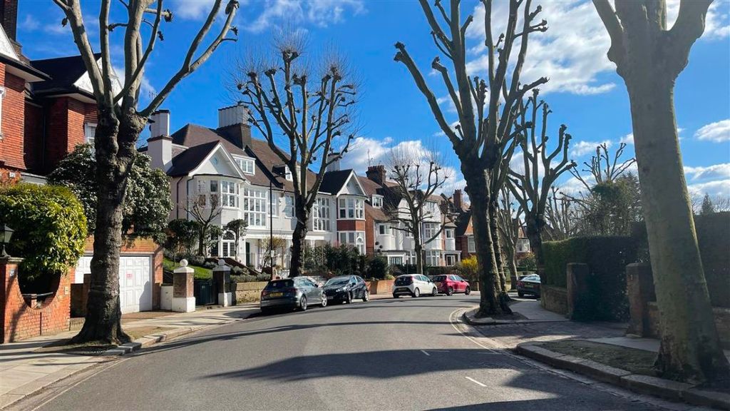 Property photo 3 of 34