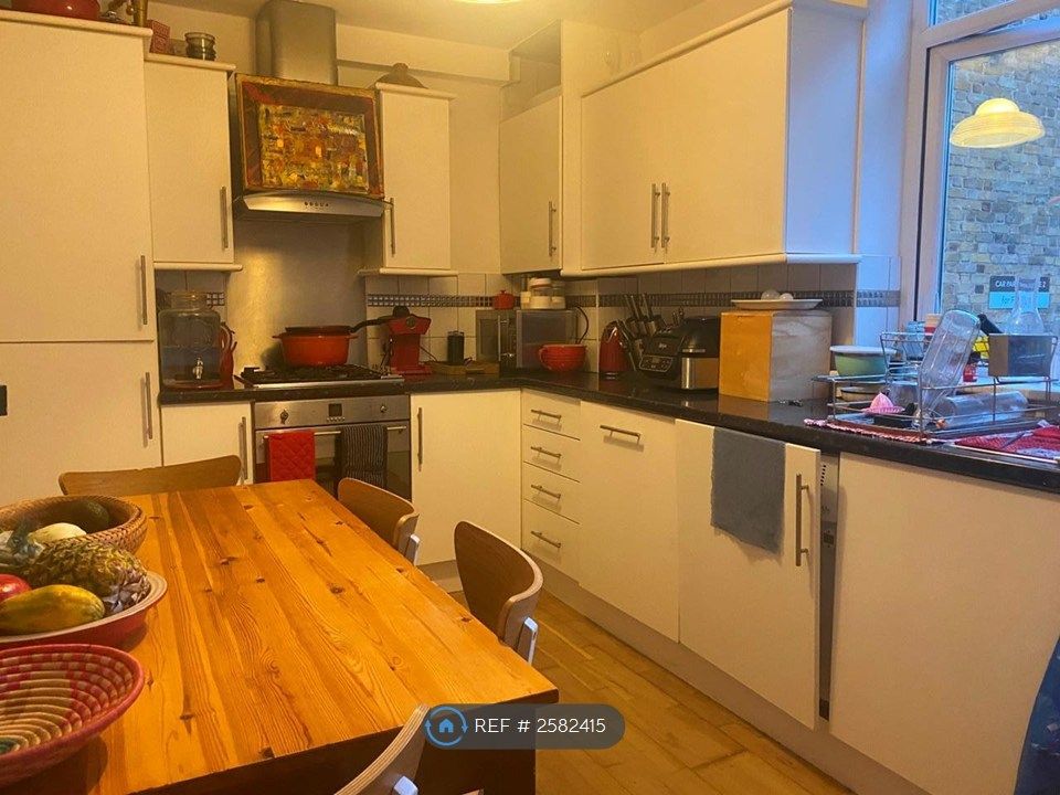 Property photo 3 of 7 Kitchen