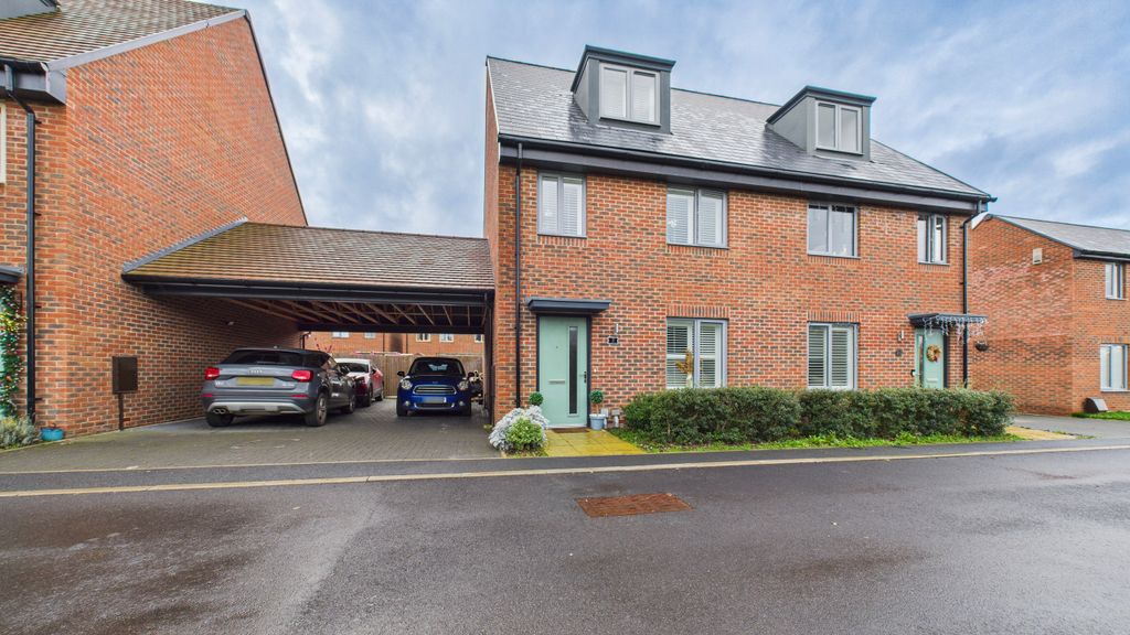 Property photo 1 of 17 Cam04968G0-Pr0082-Still027-2