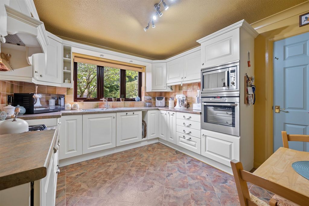 Property photo 3 of 44 16Highstweb24.Jpg