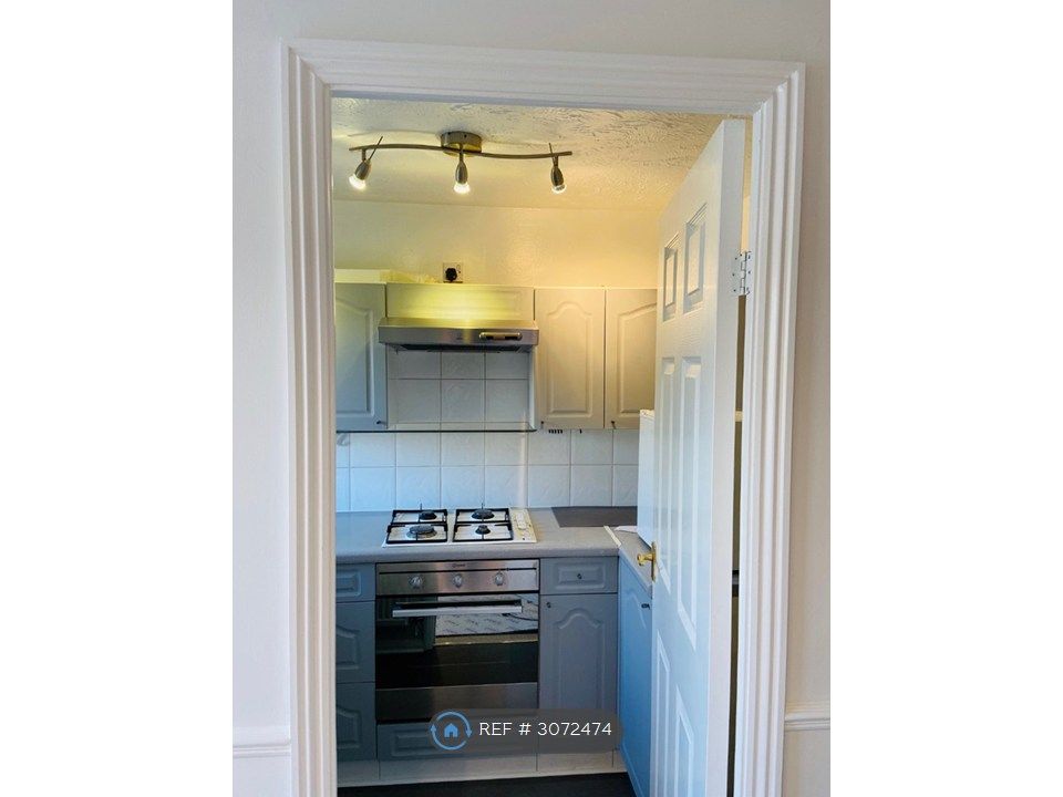 Property photo 3 of 8 Kitchen Cooker