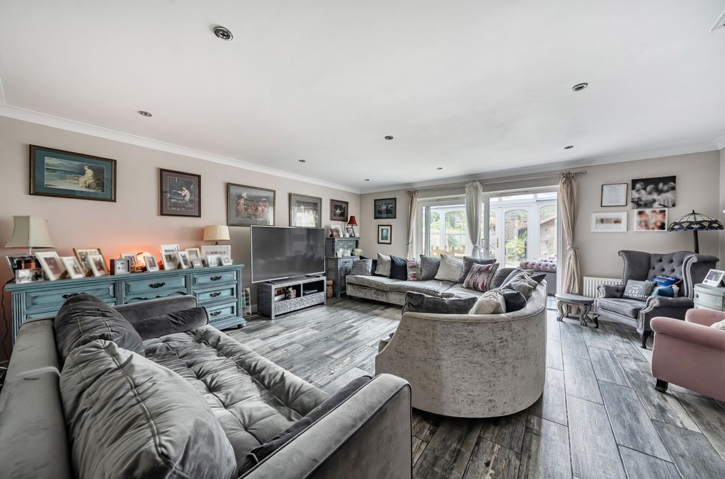 Property photo 3 of 28 1373867-5-6903A66...