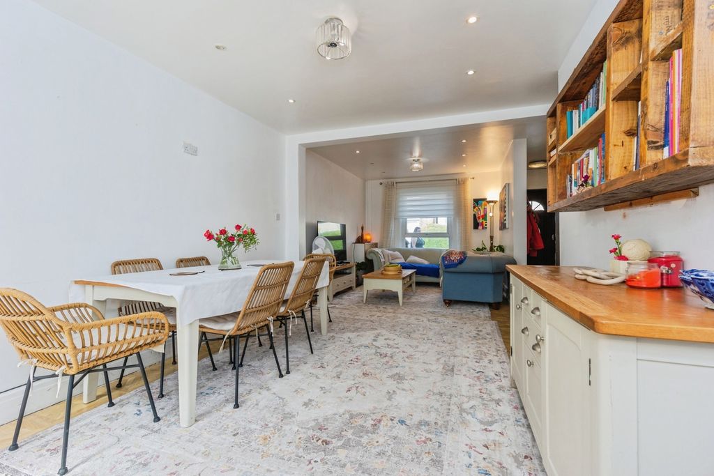 Property photo 3 of 15 Pbox-Img.Jpg