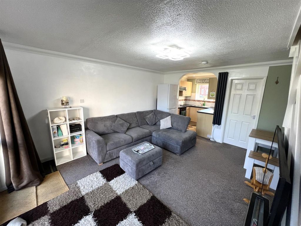 Property photo 2 of 15 Lounge 3.Jpg