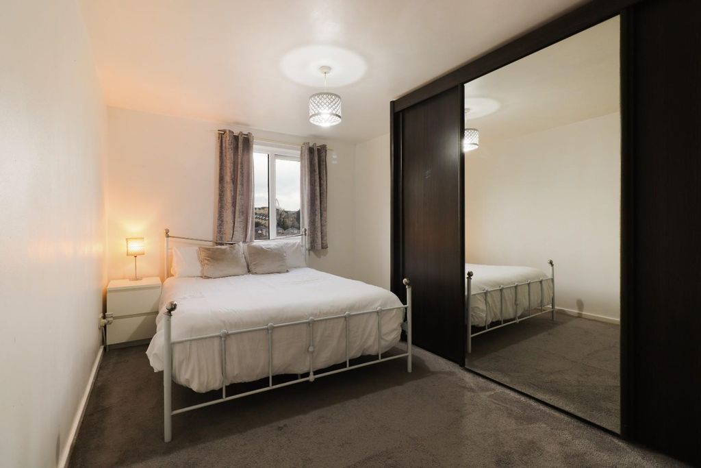 Property photo 1 of 20 Bedroom 1