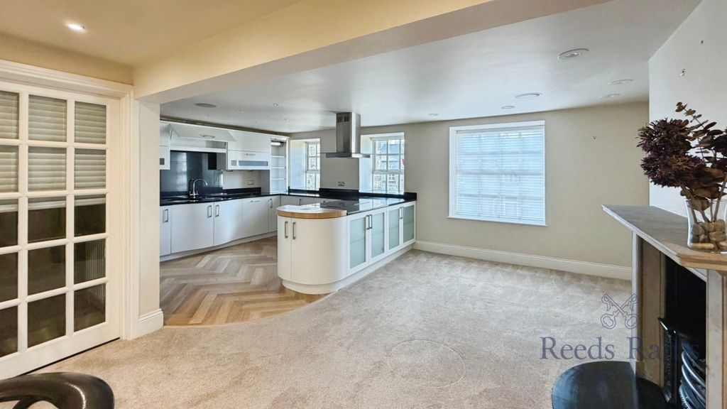 Property photo 3 of 16 Kitchen Diner