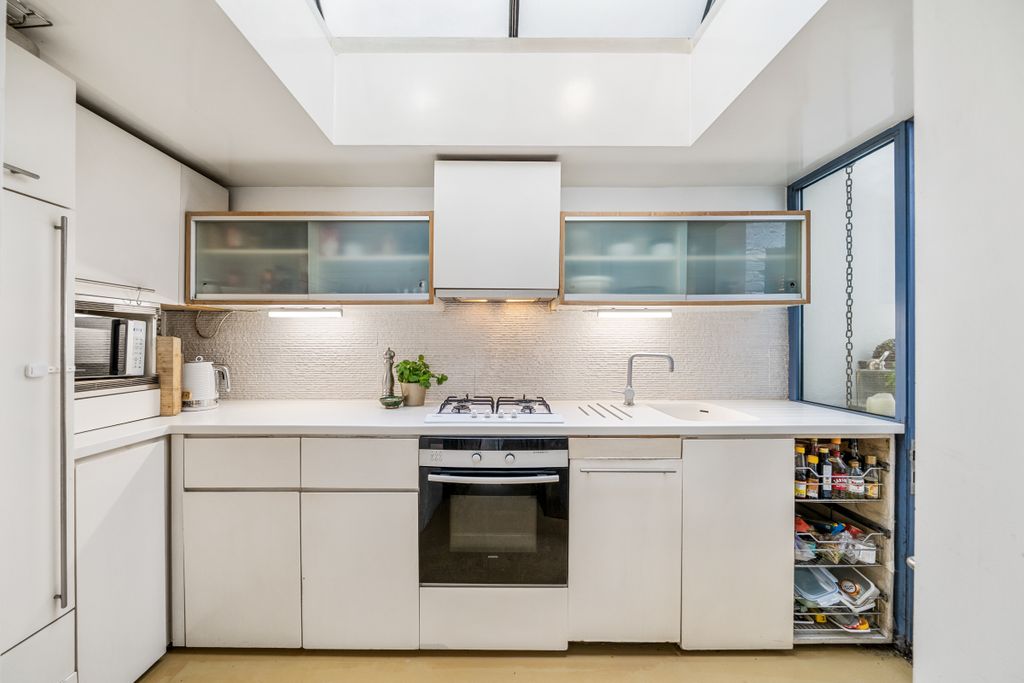 Property photo 3 of 11