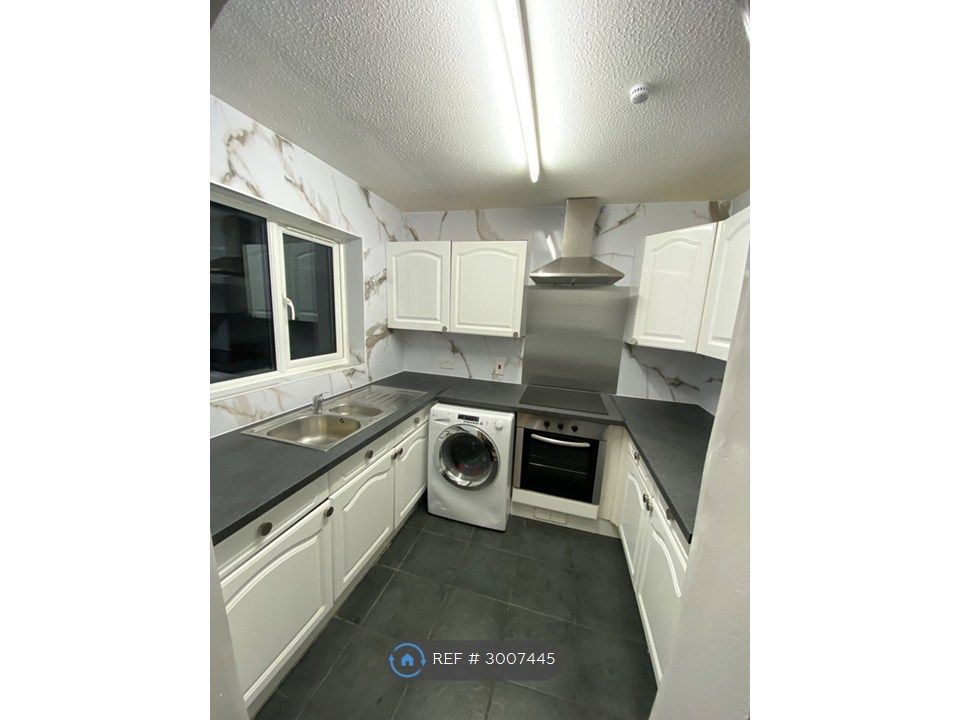 Property photo 3 of 12 Kitchen