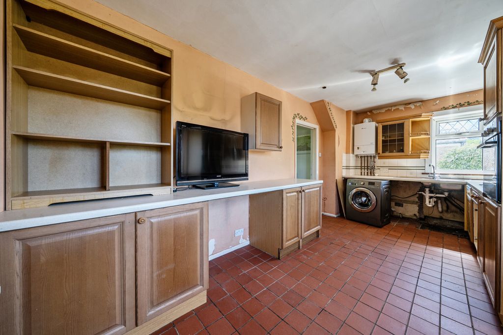 Property photo 2 of 24 1454268-8-69F35Ca...