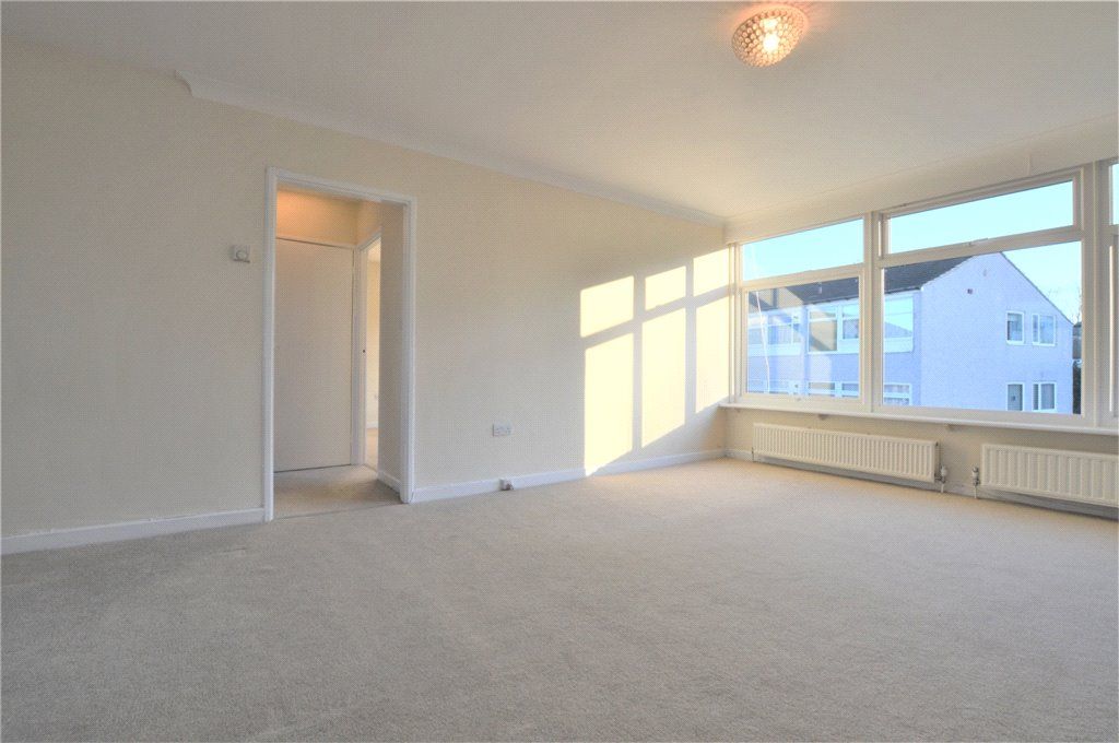 Property photo 3 of 11 Room