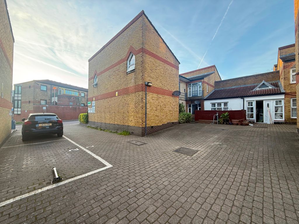 Property photo 1 of 8