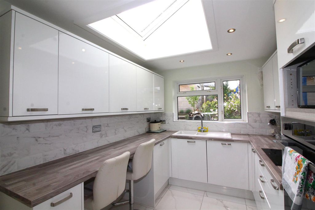 Property photo 2 of 29 Kitchen