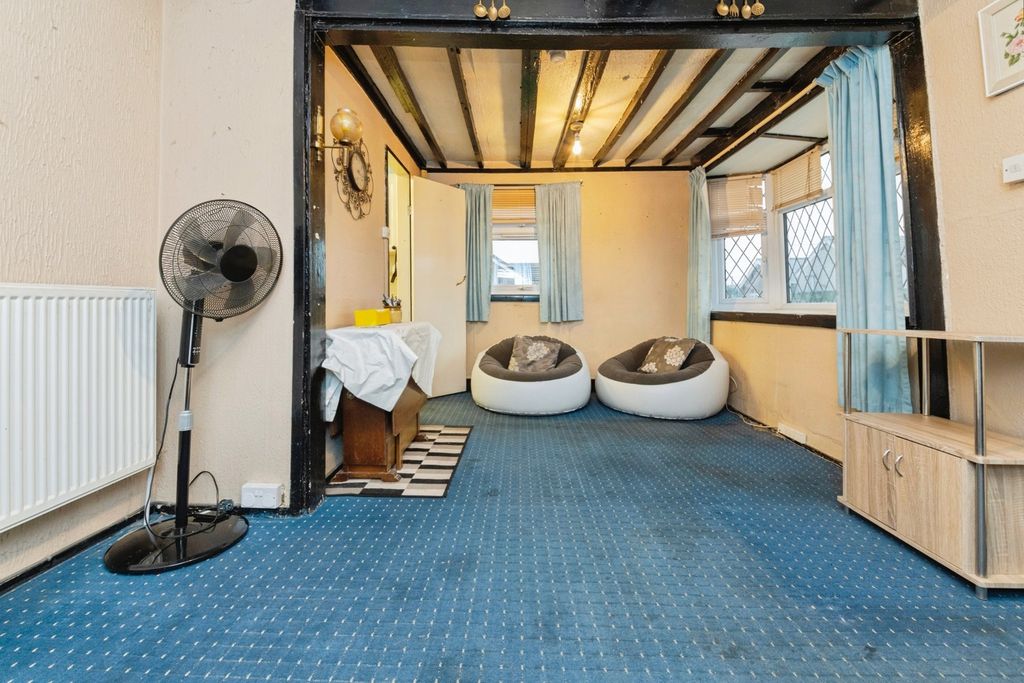 Property photo 3 of 11 Living Room