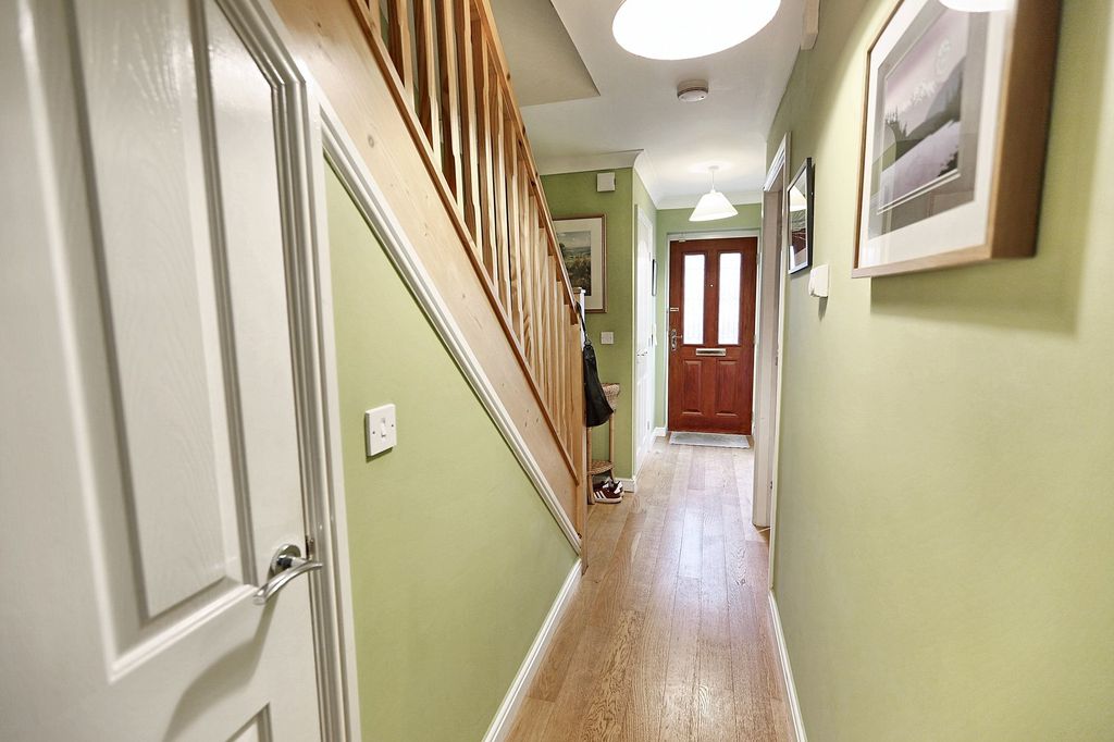 Property photo 2 of 25