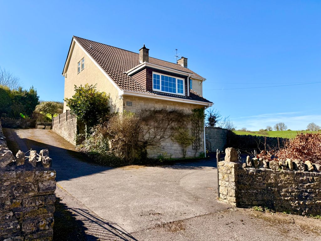 Property photo 2 of 18 Front View