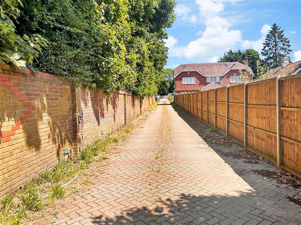 Property photo 1 of 5 Shared Entrance