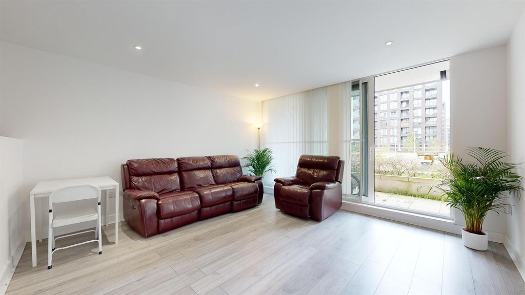 Property photo 2 of 9 Property For Sale At Gallions Reach, By Barrain Lo