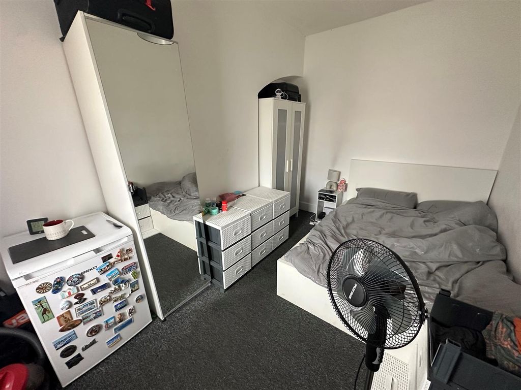 Property photo 2 of 9 Room 3.Jpg