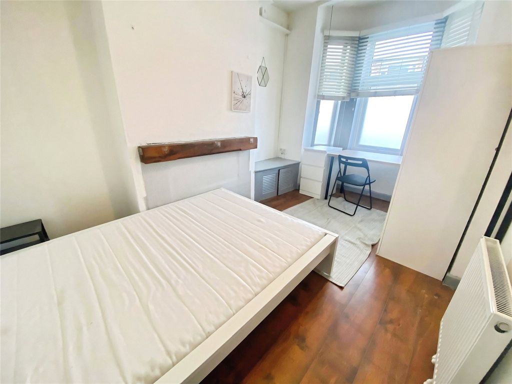 Property photo 2 of 10 Room 4