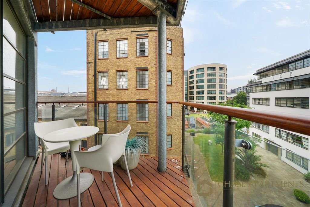 Property photo 2 of 11 Balcony