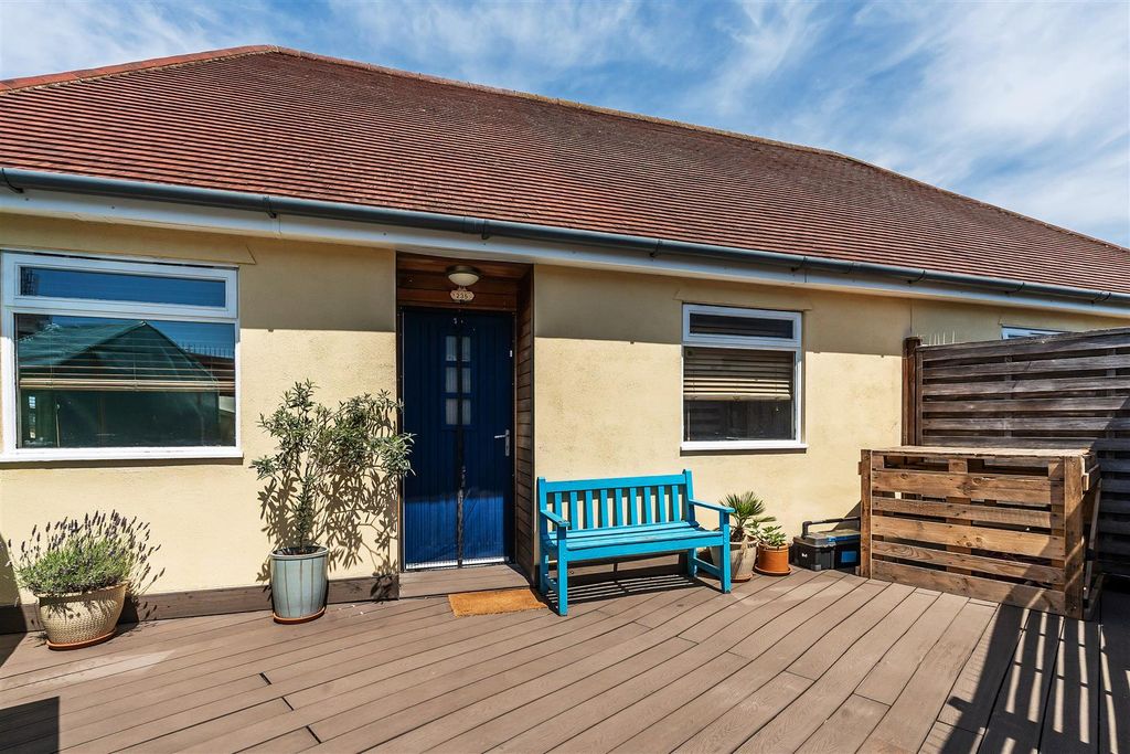 Property photo 1 of 13 15-Elm-Road-8.Jpg