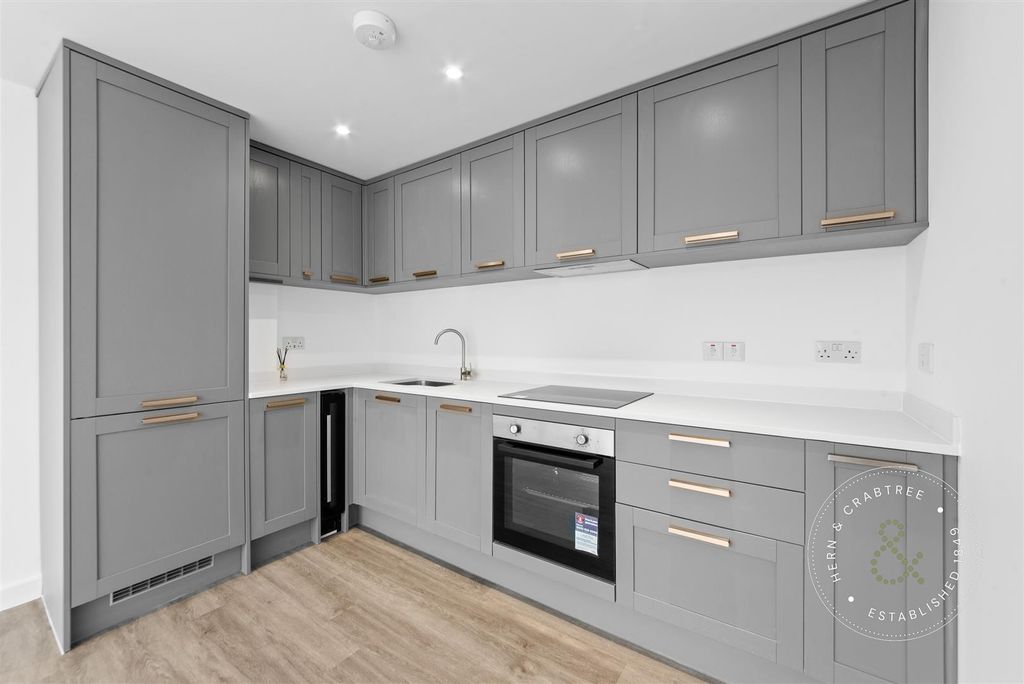 Property photo 2 of 19 Cwrt-Y-Llan-15.Jpg