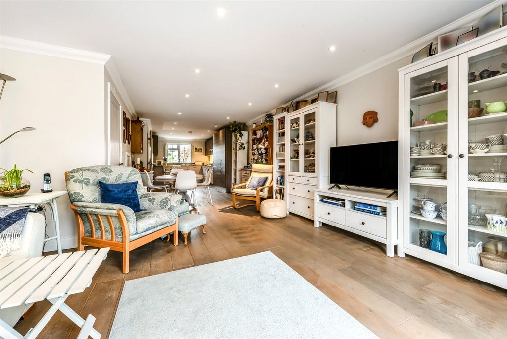 Property photo 3 of 12 Sitting Area