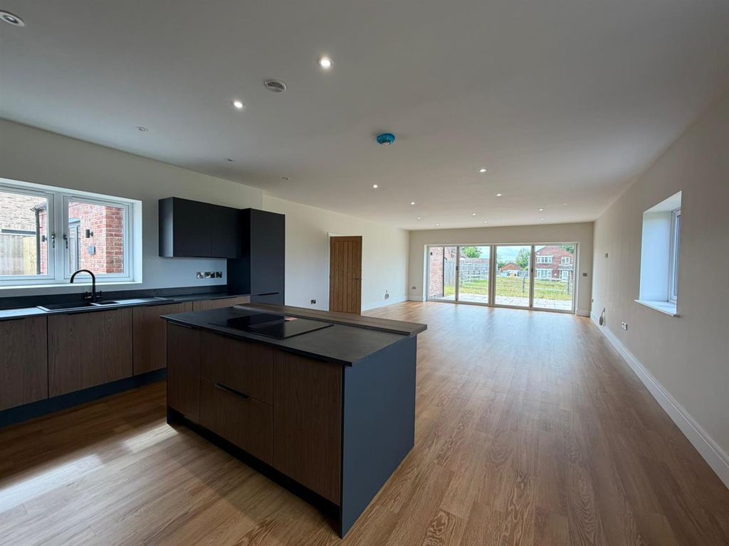 Property photo 3 of 20 A9724360-9B64-41ee-B717-A4424F44F449.Jpg