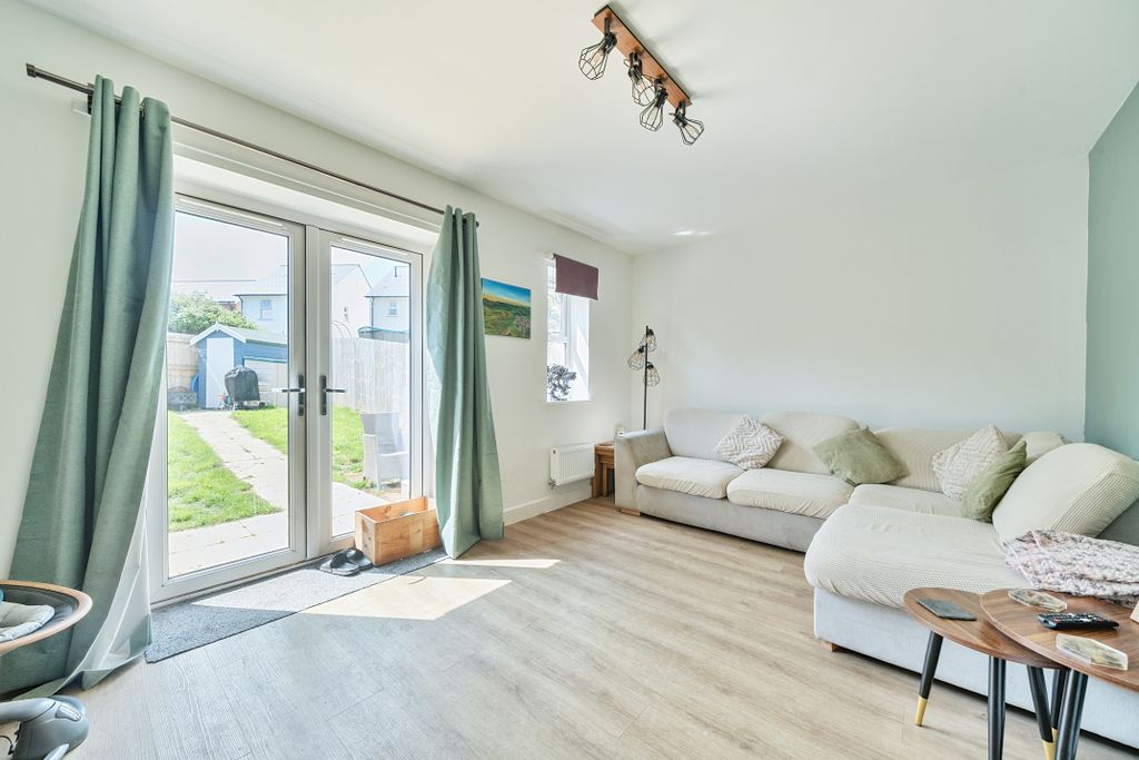 Property photo 2 of 14 Lounge