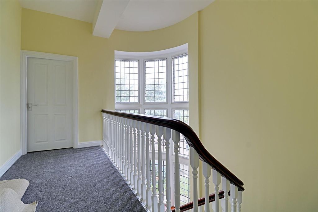 Property photo 2 of 7 Small Lobby Area