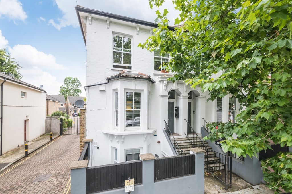 Property photo 1 of 8 External