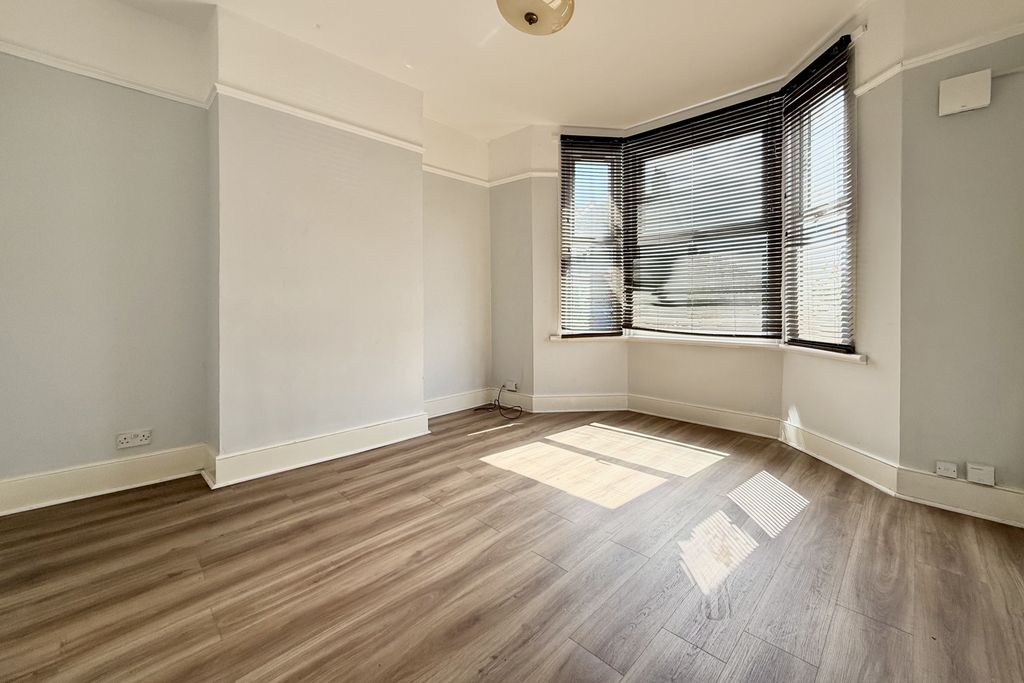 Property photo 2 of 11 2