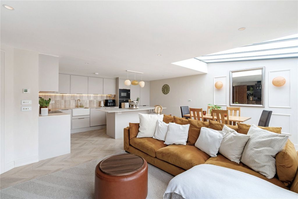 Property photo 3 of 16 Living/Dining