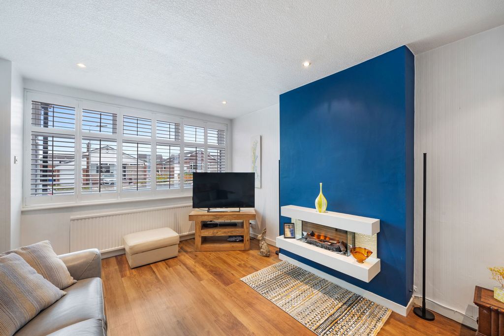 Property photo 3 of 33