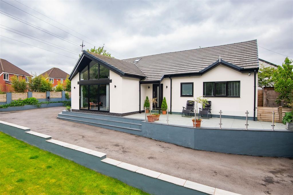 Additional image 33 of 5 bed detached bungalow for saleMill Lane, Farington Moss, Leyland PR26