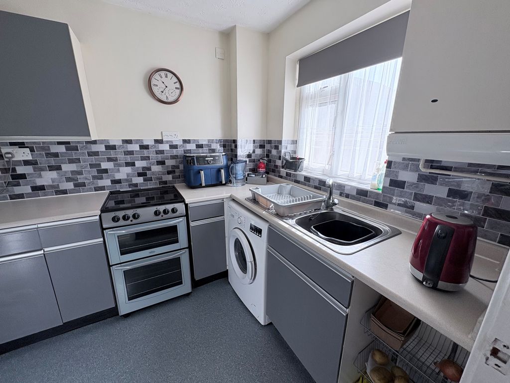 Property photo 2 of 11 9