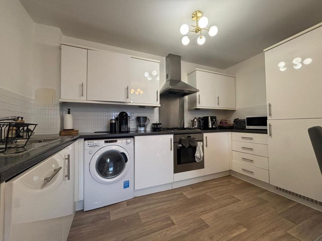 Property photo 2 of 12 4152313A-d3d1-47c8-8Bc2-665Bafd49230.Jpg