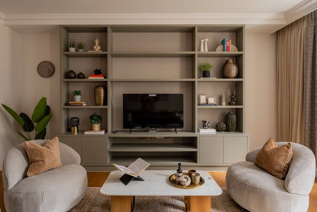 Property photo 3 of 18 Seating Area