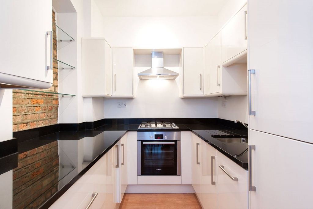 Property photo 3 of 8 Flat 5 Whitechapel High Street 3