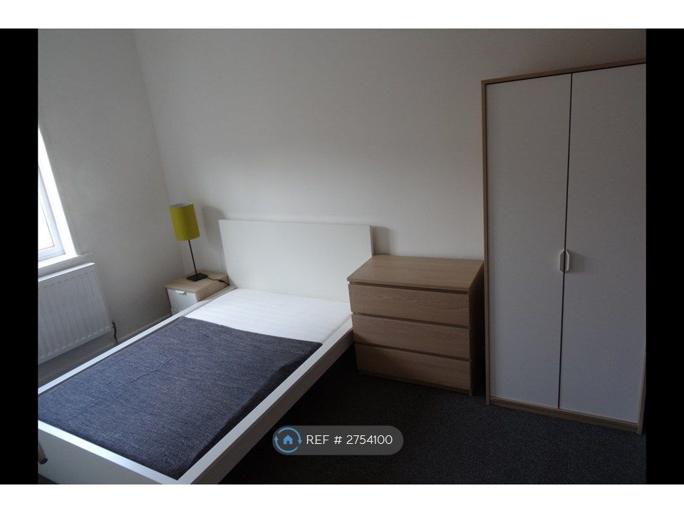 Property photo 1 of 15 Room 3