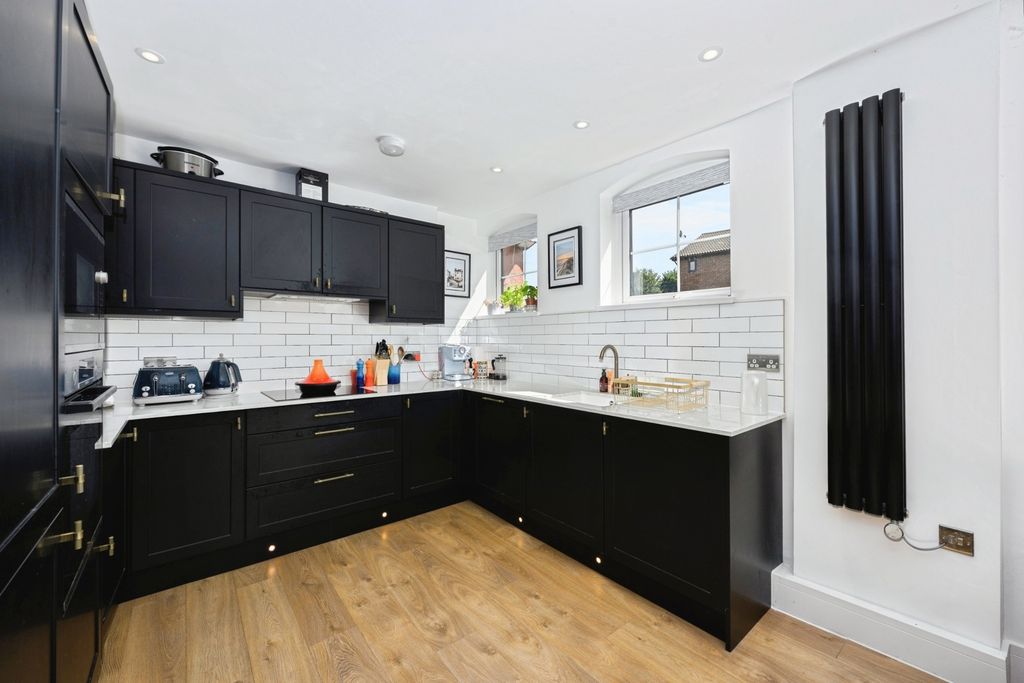 Property photo 3 of 14 Pbox-Img.Jpg