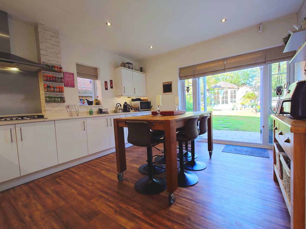 Property photo 3 of 61