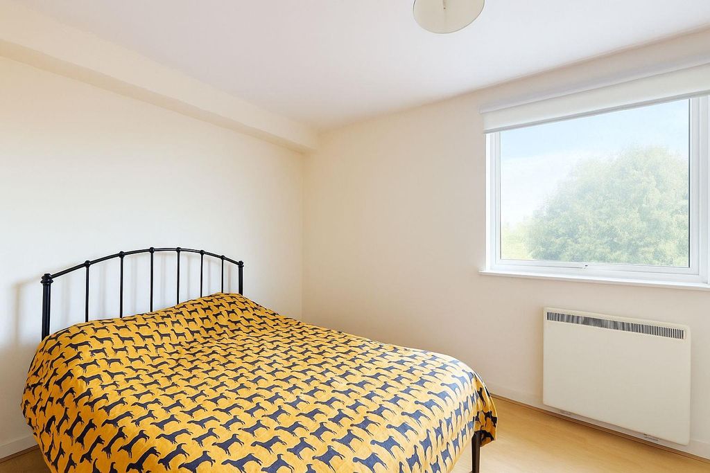 Property photo 3 of 6 Master Bedroom Felixstowe Court- For Sale - E16 Ba