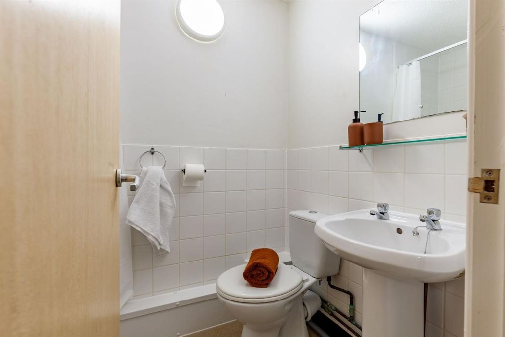 Property photo 2 of 25