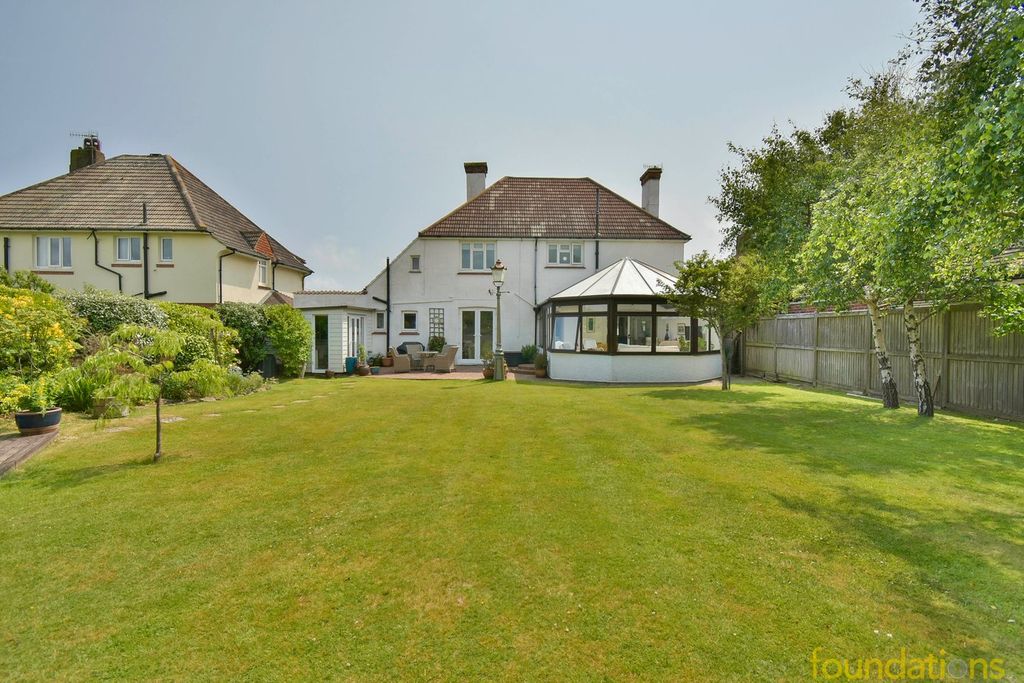 Property photo 3 of 27