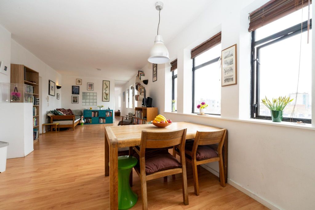 Property photo 3 of 20 Gallery